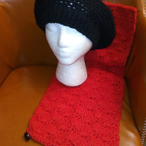 Hand Crafted Crocheted Textured Unisex Cowl in Red, One Size - Picture 4 of 6